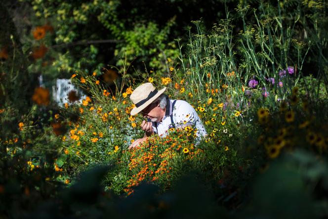 Jean-Luc Brendel, dans les jardins du Kobelsberg, à Riquewihr (Haut-Rhin), en 2022.